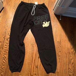 BLACK FREE CITY SWEATPANTS SIZE M